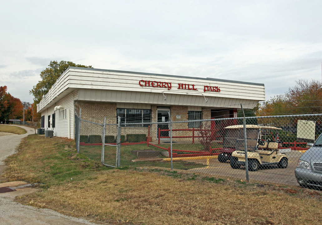 Cherry Hill Park in Tulsa, OK - Building Photo