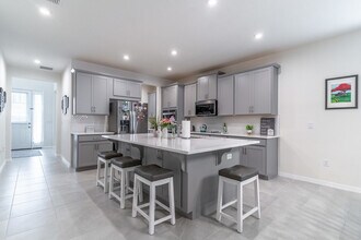 2721 Chantilly Ave in Kissimmee, FL - Building Photo - Building Photo