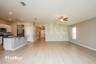 948 Gotthard Pass Dr. in Winter Haven, FL - Foto de edificio - Building Photo