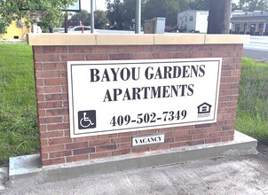 Bayou Gardens Apartments in Hitchcock, TX - Building Photo - Building Photo