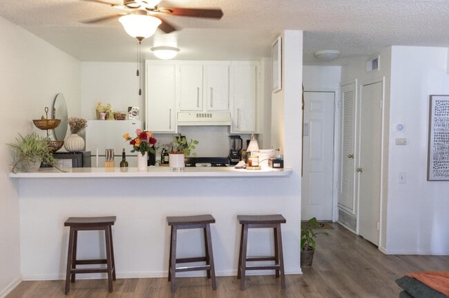 1400 E Palm Canyon Dr in Palm Springs, CA - Building Photo - Building Photo
