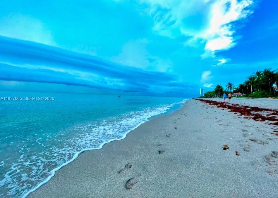 2030 S Ocean Dr in Hallandale Beach, FL - Building Photo