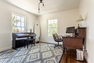 1735 Bryn Mawr Ave in Santa Monica, CA - Building Photo - Building Photo