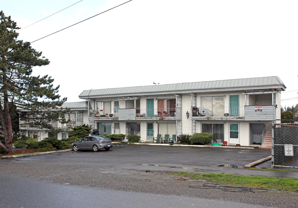 Royal Oaks in Des Moines, WA - Building Photo