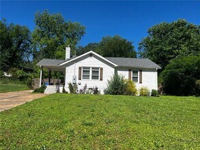 1611 Wellswood Dr SE in Atlanta, GA - Foto de edificio - Building Photo