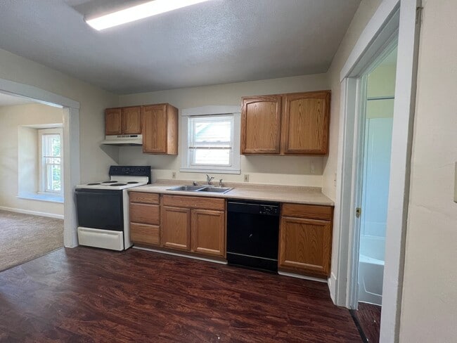 234 E Howard St in Girard, OH - Building Photo - Building Photo