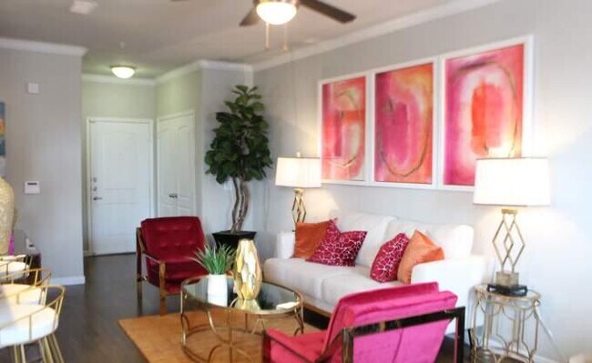 property at 7777 Katy Fwy