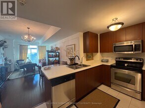 650 Mt Pleasant Rd in Toronto, ON - Building Photo - Building Photo