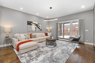 1741 W Roscoe St in Chicago, IL - Building Photo - Building Photo