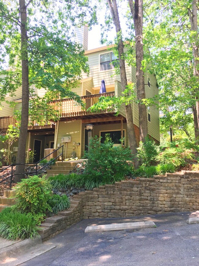 201 Cedarwood Ln in Carrboro, NC - Building Photo - Building Photo