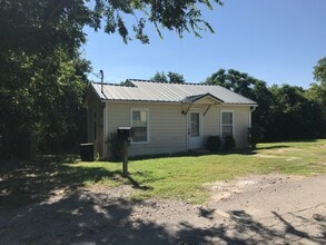 416 Shannon St in Weatherford, TX - Building Photo - Building Photo