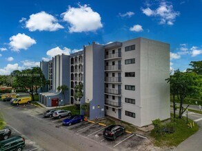 2611 NW 56th Ave in Lauderhill, FL - Building Photo - Building Photo