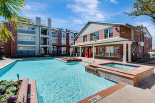 Centerpoint Apartments in Dallas, TX - Building Photo - Building Photo