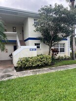 1512 SE Royal Green Cir in Port St. Lucie, FL - Building Photo