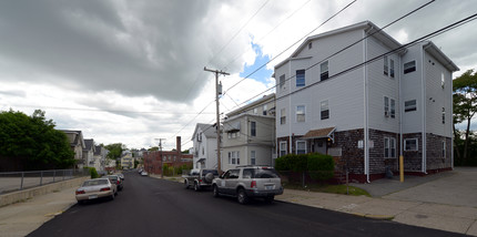 173-175 Hedley Ave in Central Falls, RI - Foto de edificio - Building Photo