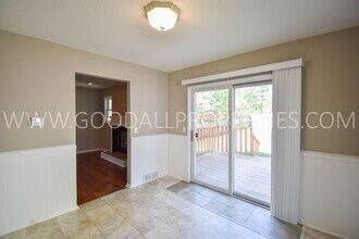 716 Knolls Ct in West Des Moines, IA - Building Photo - Building Photo