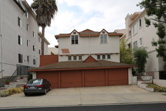 10622 Eastborne Ave in Los Angeles, CA - Building Photo - Building Photo