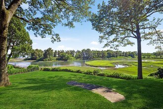 11 Beachside Common in Westport, CT - Building Photo - Building Photo