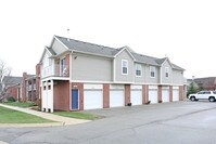 Ashford Apartments w/Garages photo'