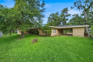 202 Avenue J in Conroe, TX - Building Photo