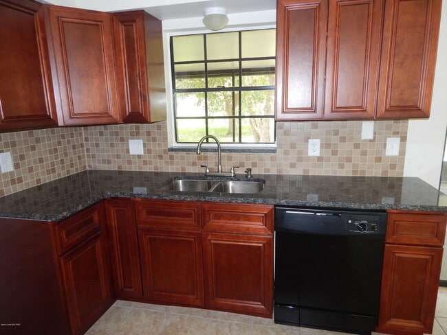 541 Santa Martia St SW in Palm Bay, FL - Building Photo - Building Photo
