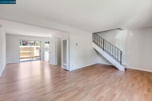 38601 Royal Ann Cmn in Fremont, CA - Building Photo