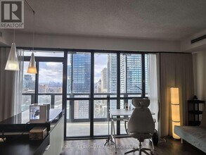 101 Charles St E in Toronto, ON - Building Photo - Building Photo