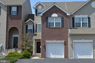 5255 Spring Ridge Dr E in Macungie, PA - Building Photo - Building Photo