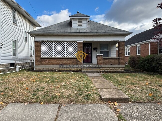 property at 1023 S Pershing Ave