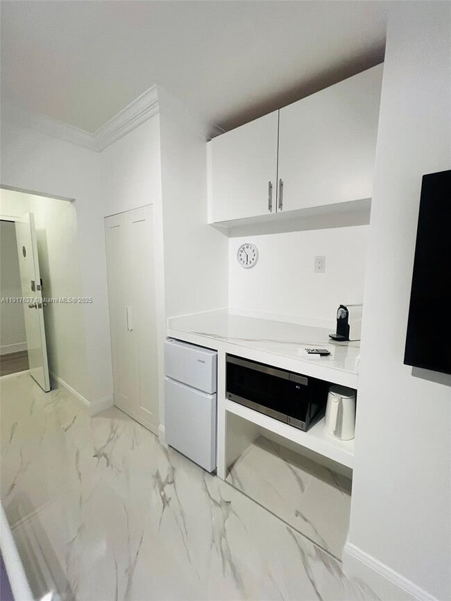 1455 Michigan Ave in Miami Beach, FL - Foto de edificio - Building Photo