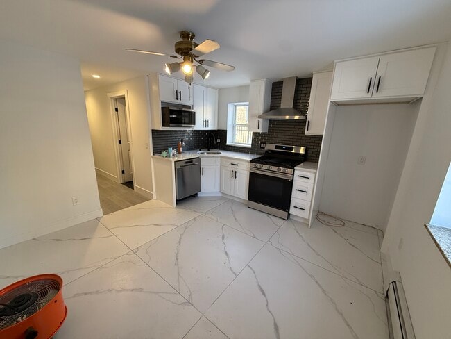 2357 Linwood Ave, Unit G in Fort Lee, NJ - Building Photo - Building Photo