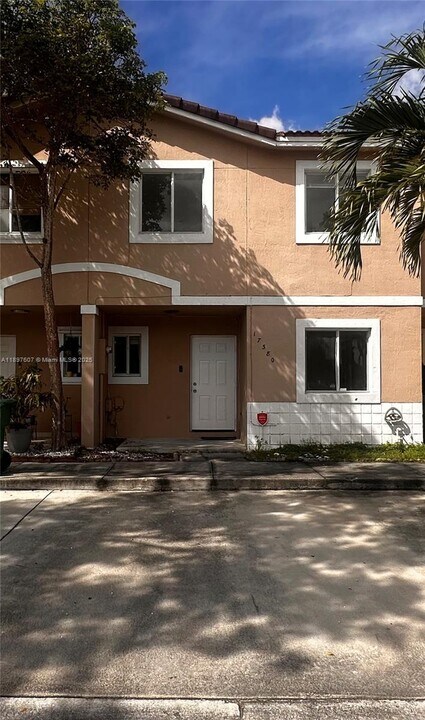 17380 SW 140th Ct in Miami, FL - Building Photo