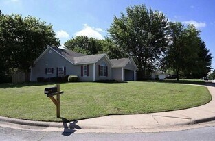 1796 N Salem Rd in Fayetteville, AR - Building Photo