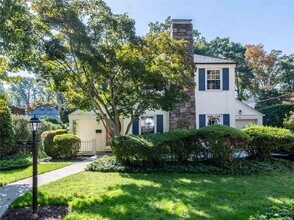 109 Chase Rd in Manhasset, NY - Building Photo - Building Photo