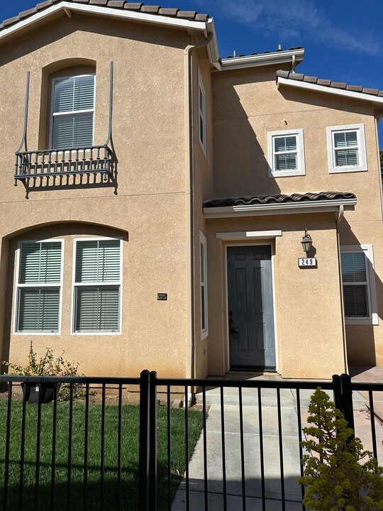 249 Tiger Ln in Placentia, CA - Building Photo