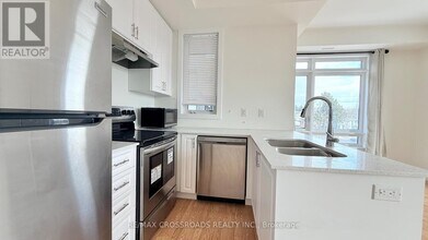 370 Red Maple Rd in Richmond Hill, ON - Building Photo - Building Photo