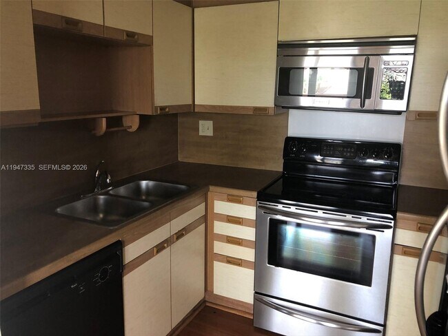 8850 SW 123rd Ct in Miami, FL - Building Photo - Building Photo