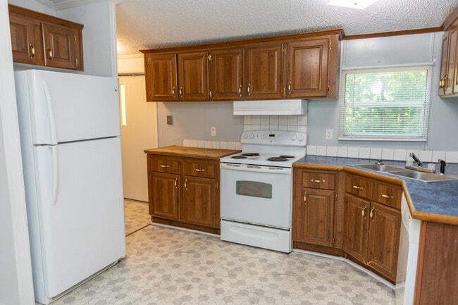 4700 Silver Creek Church Rd in Morganton, NC - Building Photo - Building Photo