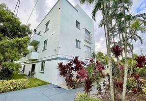 7516 NE 1st Ave in Miami, FL - Building Photo