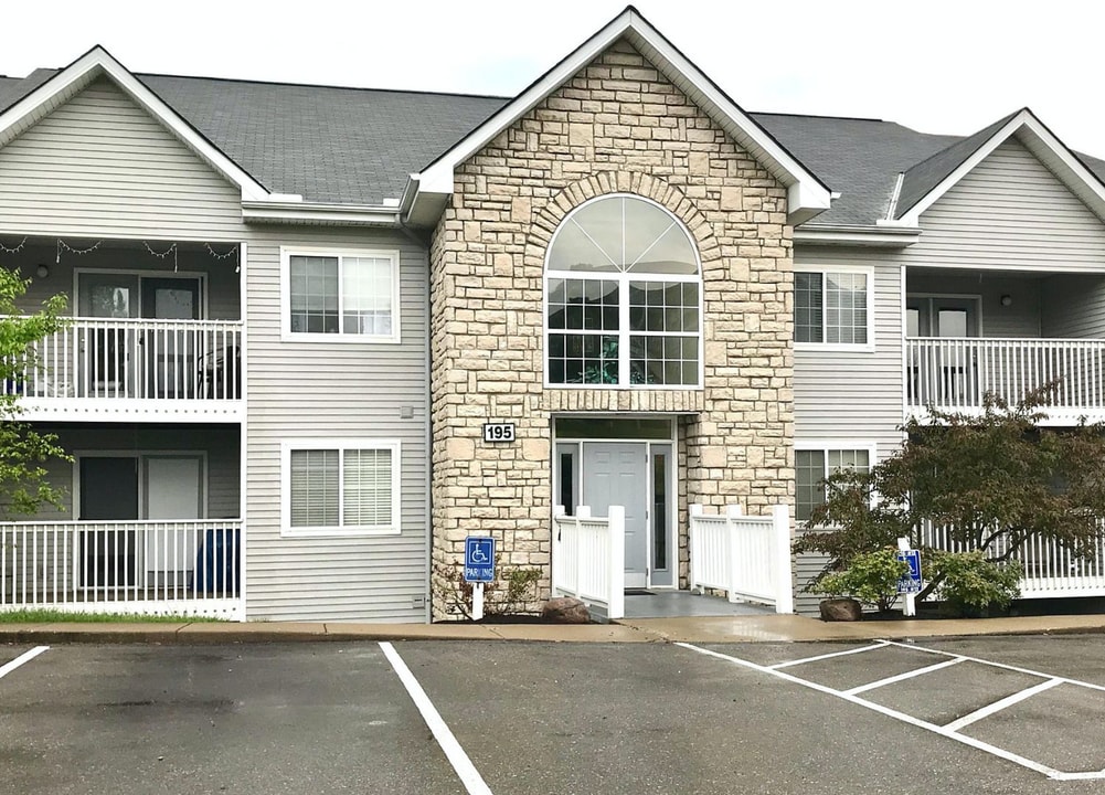 195 Cave Run Dr, Unit Cave Run - 195 Unit 1 in Erlanger, KY - Foto de edificio