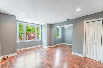 1845 N Mozart St in Chicago, IL - Building Photo - Building Photo
