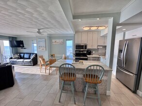 303 Atlantic Ave in Virginia Beach, VA - Building Photo - Building Photo