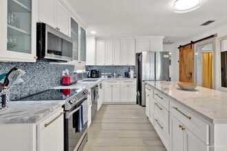 210 W Gardenia St in South Padre Island, TX - Building Photo - Building Photo