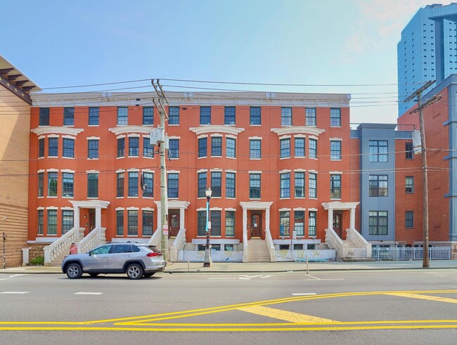 303 Grand St in Jersey City, NJ - Building Photo - Building Photo