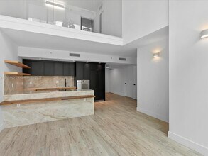 92 SW 3rd St, Unit 704 in Miami, FL - Building Photo - Building Photo