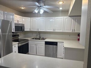 8682 NW 40th St in Coral Springs, FL - Building Photo - Building Photo