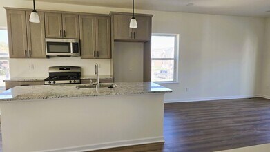 4876 Parkside Ln in Troy, MI - Building Photo - Building Photo