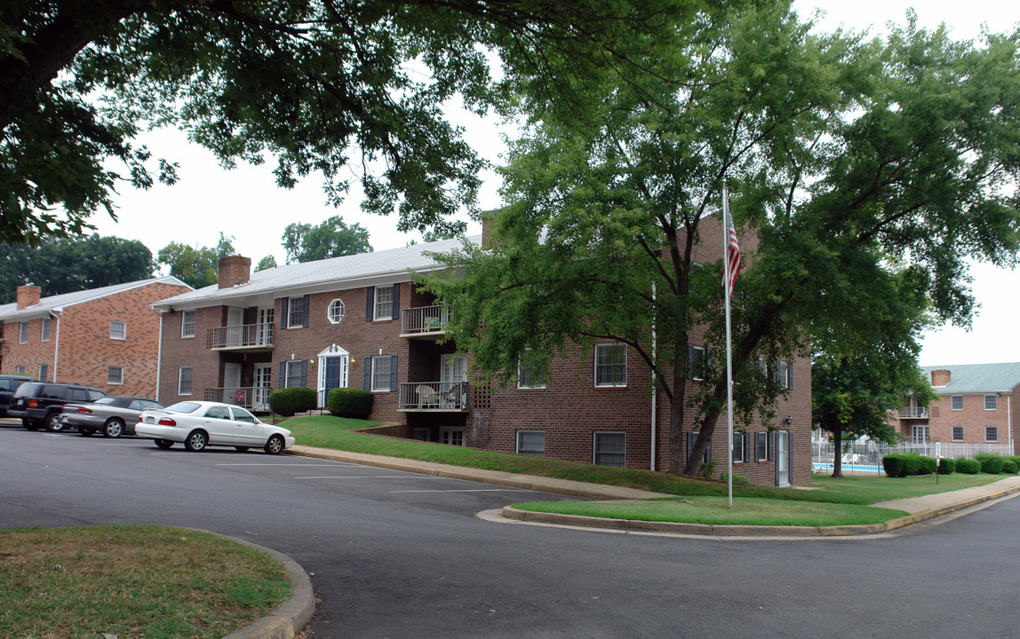 Stratford Apartments in Fredericksburg, VA - Building Photo