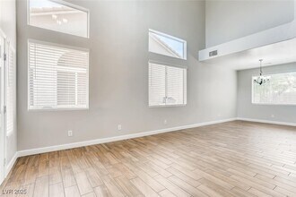 1124 Coral Rainbow Ave in Las Vegas, NV - Building Photo - Building Photo