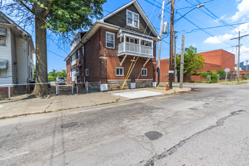 837 Wayside Rd-Unit -5 in Cleveland, OH - Building Photo
